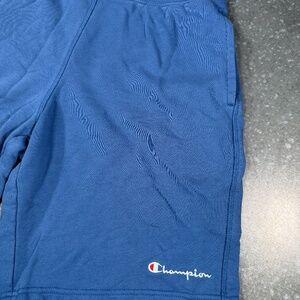 Champion Men's Shorts - Size Medium